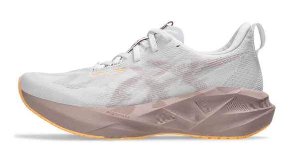 Asics Novablast 5 W | White/Fawn